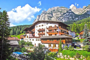 Гостиница Hotel Dolomiti  Бадия